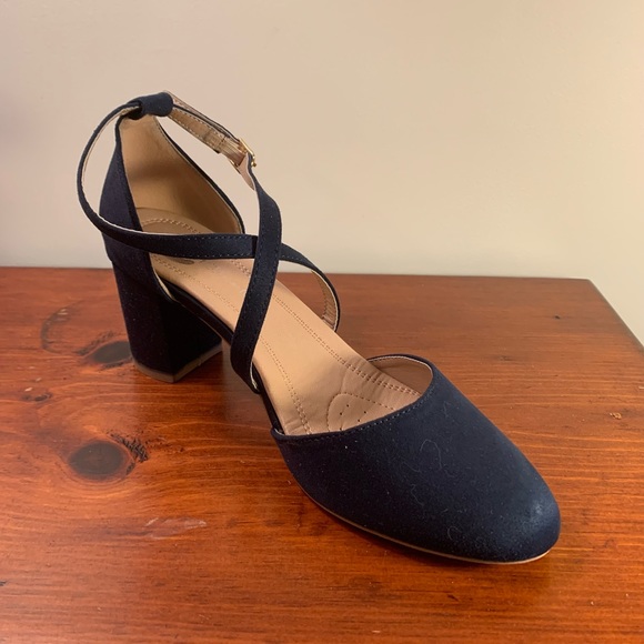 Journey Foster Navy Pumps NEW - Picture 3 of 9